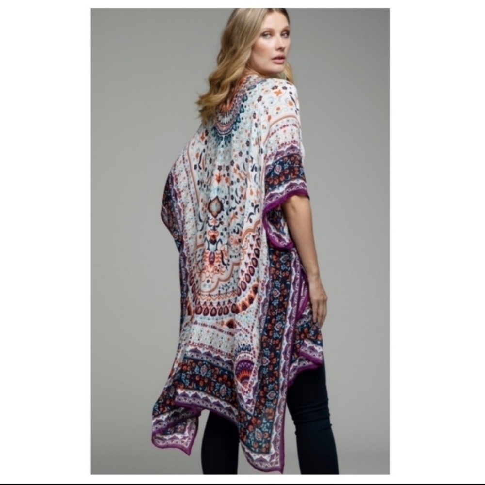 Ruggine Intricate Floral and Demask Motif Kimono - Picture 4 of 6